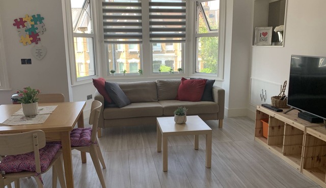 Spacious and bright modern styling 3 bed flat