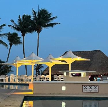 Spacious and comfortable apartment w pool and golf