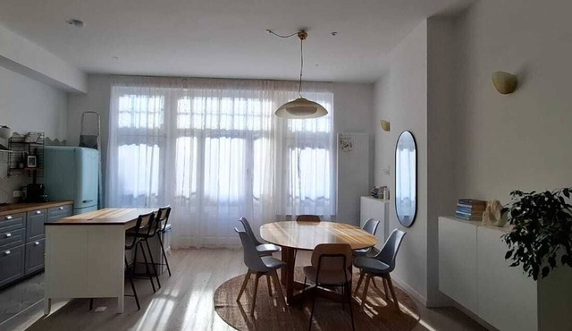 Spacious apartment next to 2 parks and 15 minutes from Gare du Midi train station in Forest