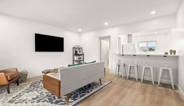 Spacious Apt w/1BR - City Center