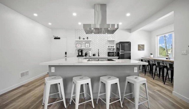 Spacious Apt w/2BR - City Center