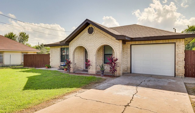Spacious Backyard: San Juan Home Near Border!