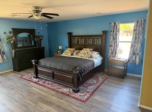 Spacious Beautiful Garden Hideaway with Patio & Grill