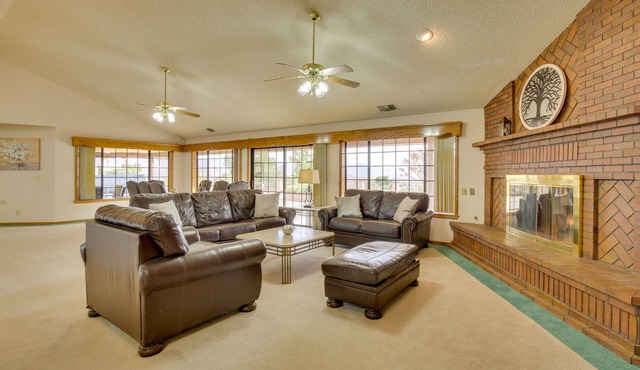 Spacious California Oasis: Patio, Fireplace & Pool