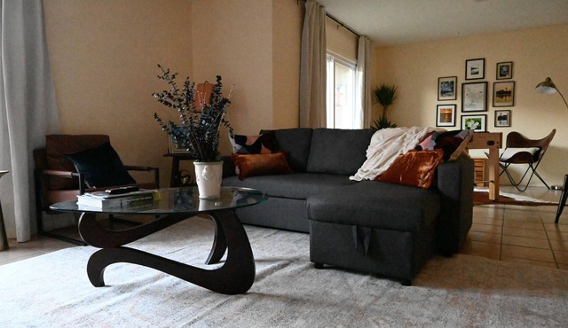 Spacious Condo with game room, office and large kitchen. 5 min. to Sunrise Mall!