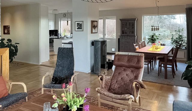 Spacious cottage with sauna by the lake Drevviken on the peninsula, Södertörn