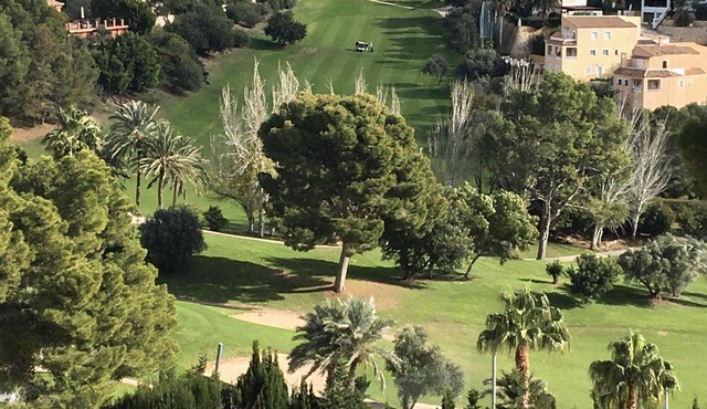 Spacious duplex, beautiful view of the golf course and sea. 120 m2. 5 mn from the beach