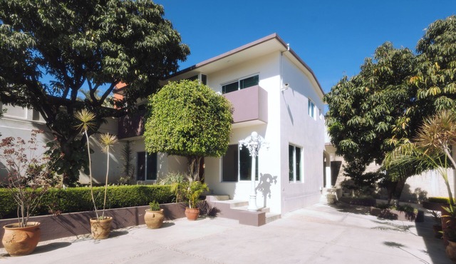 Spacious family house with private garden, parking and excellent location.