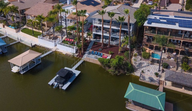 Spacious fully remodeled lakefront 5-bedroom house in beautiful Canyon Lake