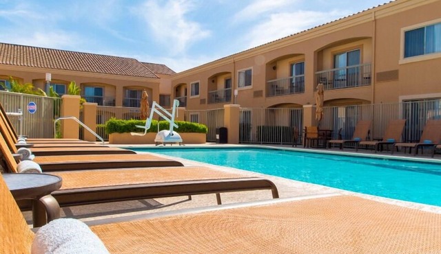 Spacious Good-Value Accommodation! 4 Relaxing Units, Near Pleasant Valley Fields