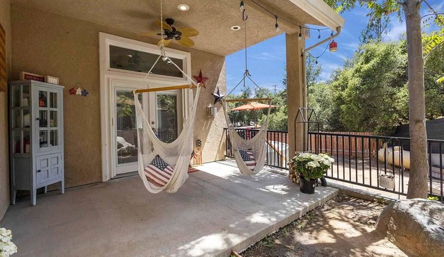 Spacious-Gourmet Kitchen-Luxe King Bed-Ping Pong-Arcade