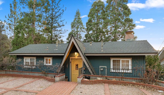 Spacious Lake View Mountain Home - Walk to Lake - Exceptionally Clean