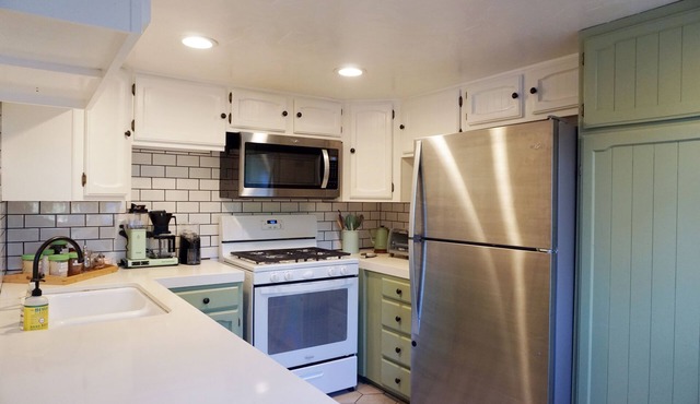 Spacious, Modern Comfort at Griffith Park