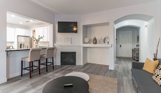 Spacious Modern Getaway For You in Palmdale