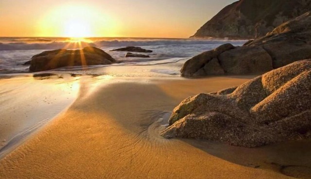 Spacious Pacifica Beach Home Sleeps 14 Game Room in Pacifica