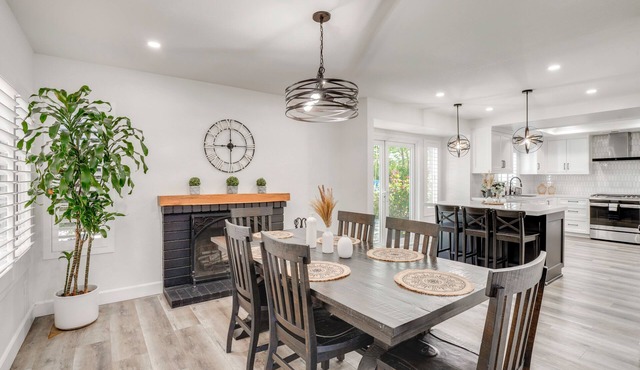 Spacious Patio + Modern Interior: Corona Escape!