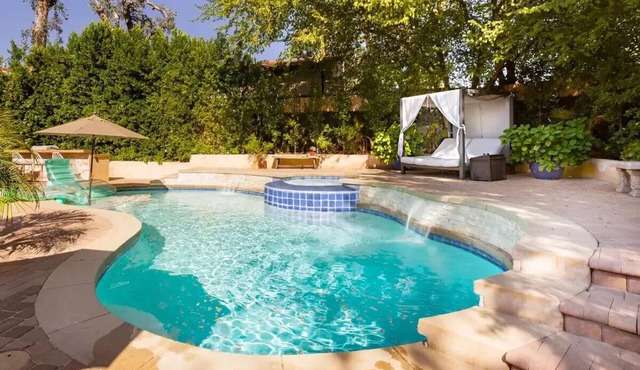🌴Spacious & Private 5Bdr Private Retreat-Saltwater Pool/Spa, Outdoor Kitchen🌴