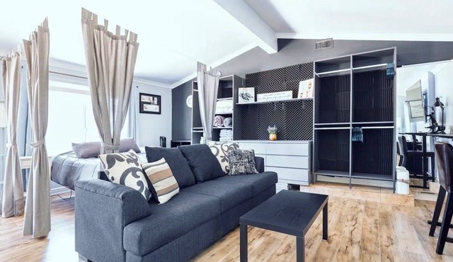 Spacious Private Studio near Disneyland w Backyard