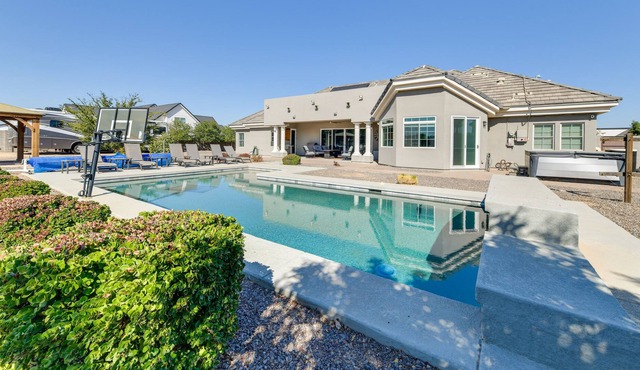 Spacious Queen Creek Home w/ Hot Tub & Pool!