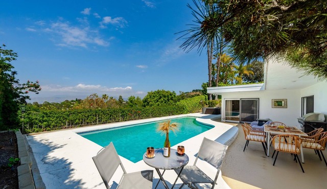 Spacious Studio City Home: Pool, Jacuzzi, Valley Views, Near Universal