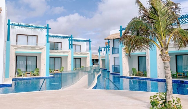 Spacious Suite w/King Bed, Rainforest Shower, & Balcony ALL-INCLUSIVE