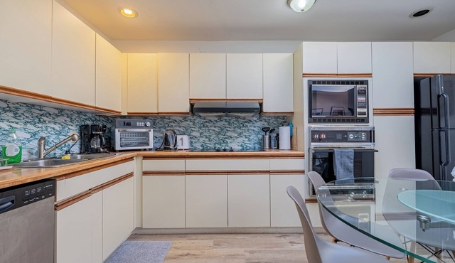 Spacious Unit In The Heart of Horseshoe Bay in West Vancouver