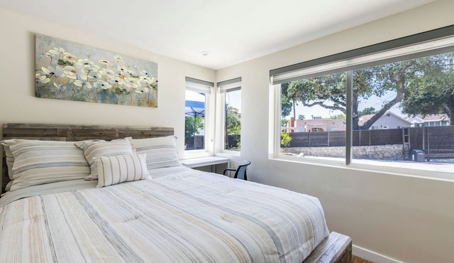 Spacious Contemporary Private 2-Suite Retreat in La Crescenta-Sleeps 2–4