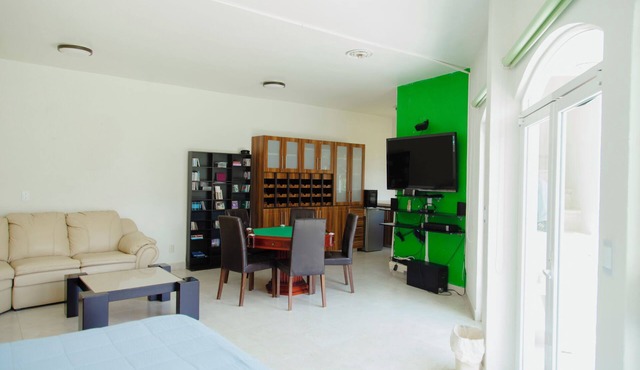 Spacious Villa with Pool, Karaoke, Palapa, Jacuzzi & Garden in Tuxtla Gutierrez