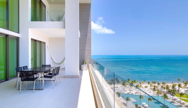 Spectacular 3-Bedroom Penthouse Loft, Private Rooftop Jacuzzi, Hammock Terrace