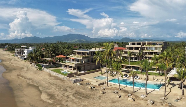 SPECTACULAR BEACHFRONT APARTMENT