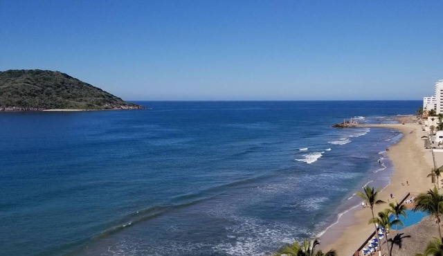 Spectacular Corner Unit w/Huge Ocean Views, Pool & Private Beach Access