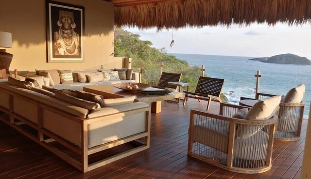 Spectacular House with Pool over Porto Ixtapa