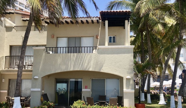 Spectacular Oceanfront Ixtapa Villa.Steps to a Clean, Powdery-Soft Beach!
