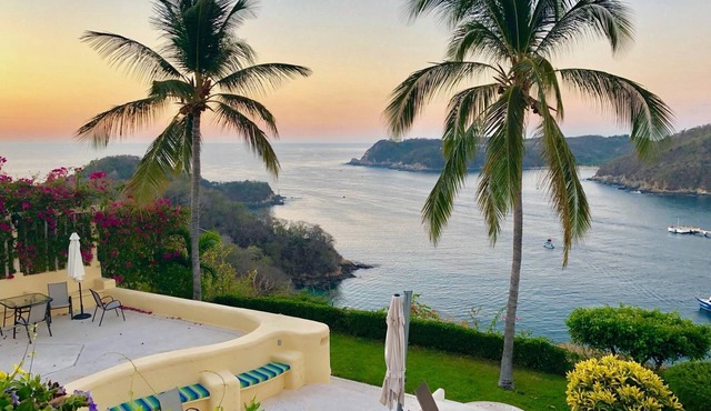 Spectacular View. Oceanfront, 1 BR, 2 story Penthouse.