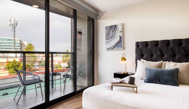 Splendid Apt w/PVT Balcony: Gym+Lounge/Business Center