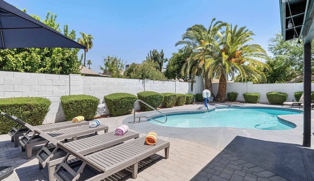 Spring Song: Location, Style, Pool, Firepit, BBQ!