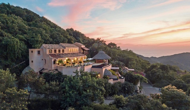 Staffed Luxury Villa: 5 Pools, Big Views & Best Chef in Zihua
