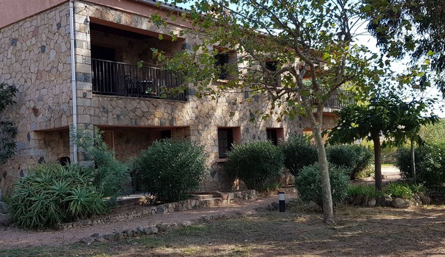 Stone bastide in a peaceful, closed park 700 m from the beach