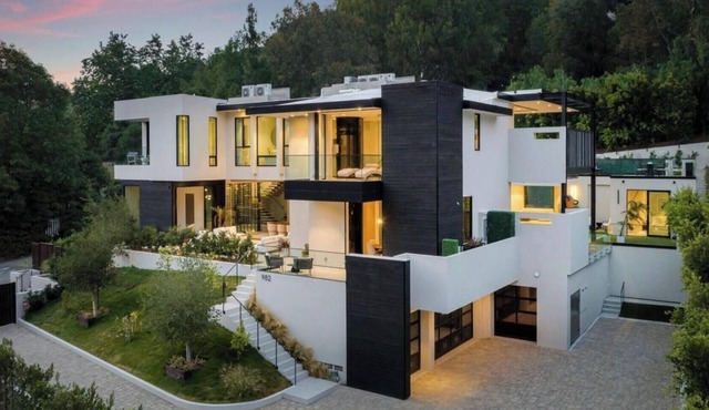 Stone Canyon - Bel Air Architectural Icon w/Pool, Spa & Guest House