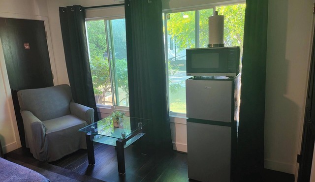 Studio/1BD/Full BTH/Queen Bed/Parking/WIFI/Utilities