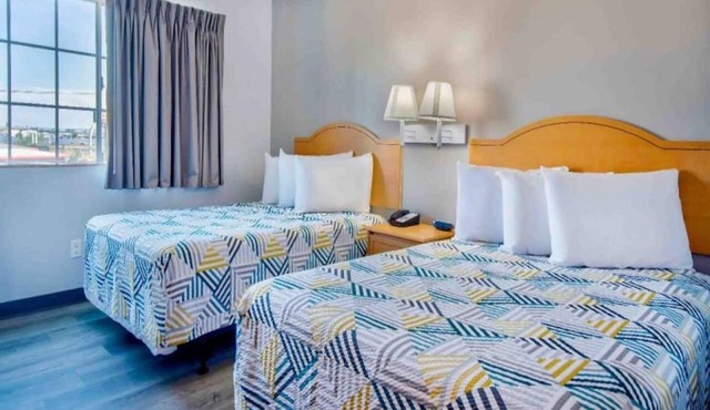 Studio 6 Bakersfield 2 Full Beds | Smoki