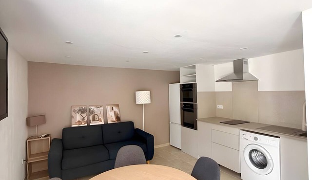 Studio Apartment 'Villa Laurent' with Private Garden and Wi-Fi