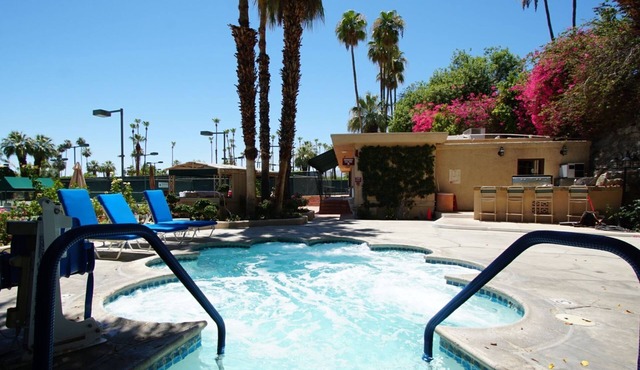 Studio Condo near Palm Canyon Drive