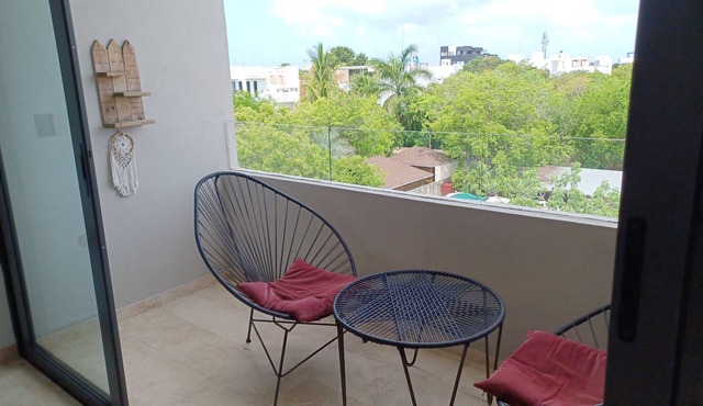 Studio in Centro Maya area of Playa Del Carmen-full kitchen, AC, smart TV, pool.