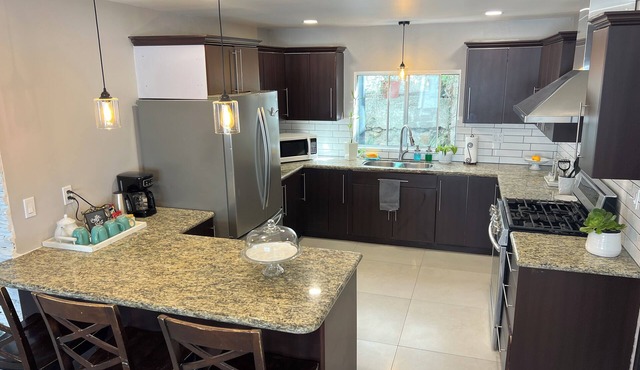 Stunning 4/3 Family Home Near Downtown Tijuana & Border/6 Secure Parking Spaces