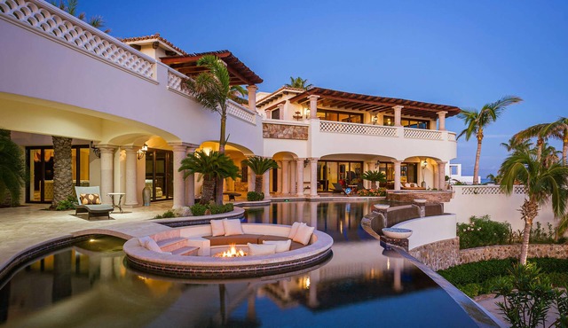 Stunning 5BR Villa Sandcastle includes Jacuzzi , Heated Pool, & Gourmet Kitchen + More!