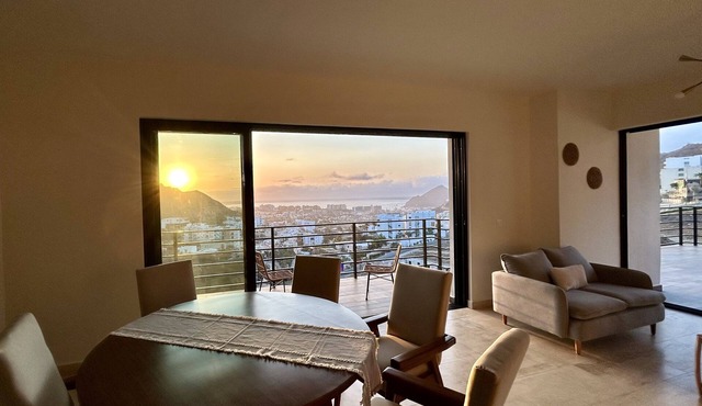 Stunning Apartment with Captivating Ocean and Mountain Views