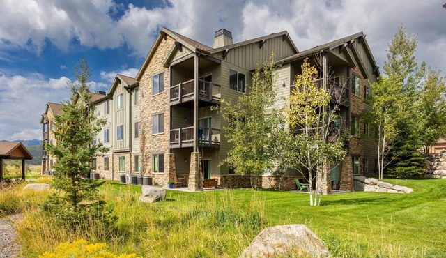 Stunning Luxury Single Level Condo! Brand New! Best Location in Black Rock!