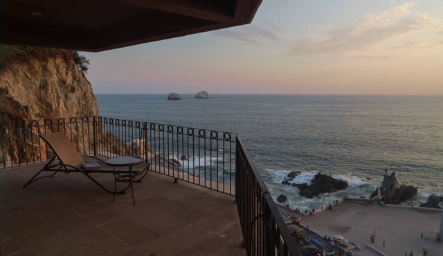Stunning ocean and one of Mazatlans top tourist attractions cliff divers view.