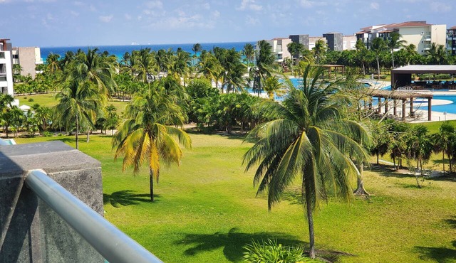Stunning Ocean View Penthouse 2 bedroom & office at Mareazul Casa Diva
